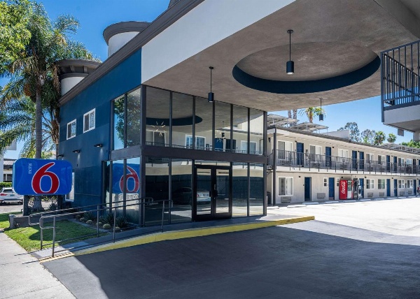 Motel 6 Anaheim - Convention Center image 1