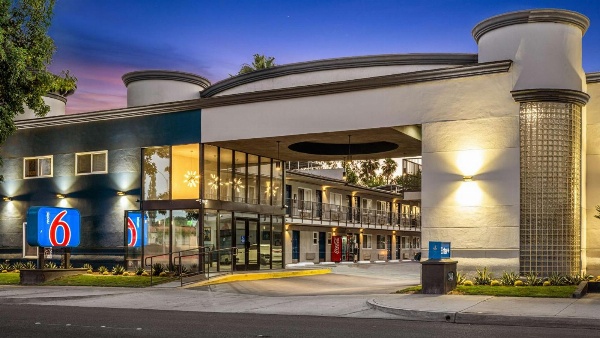 Motel 6 Anaheim - Convention Center image 2