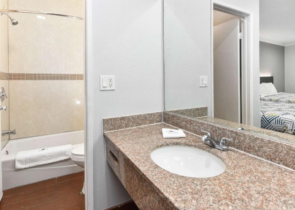 Motel 6 Anaheim - Convention Center image 29