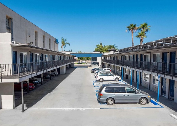 Motel 6 Anaheim - Convention Center image 3